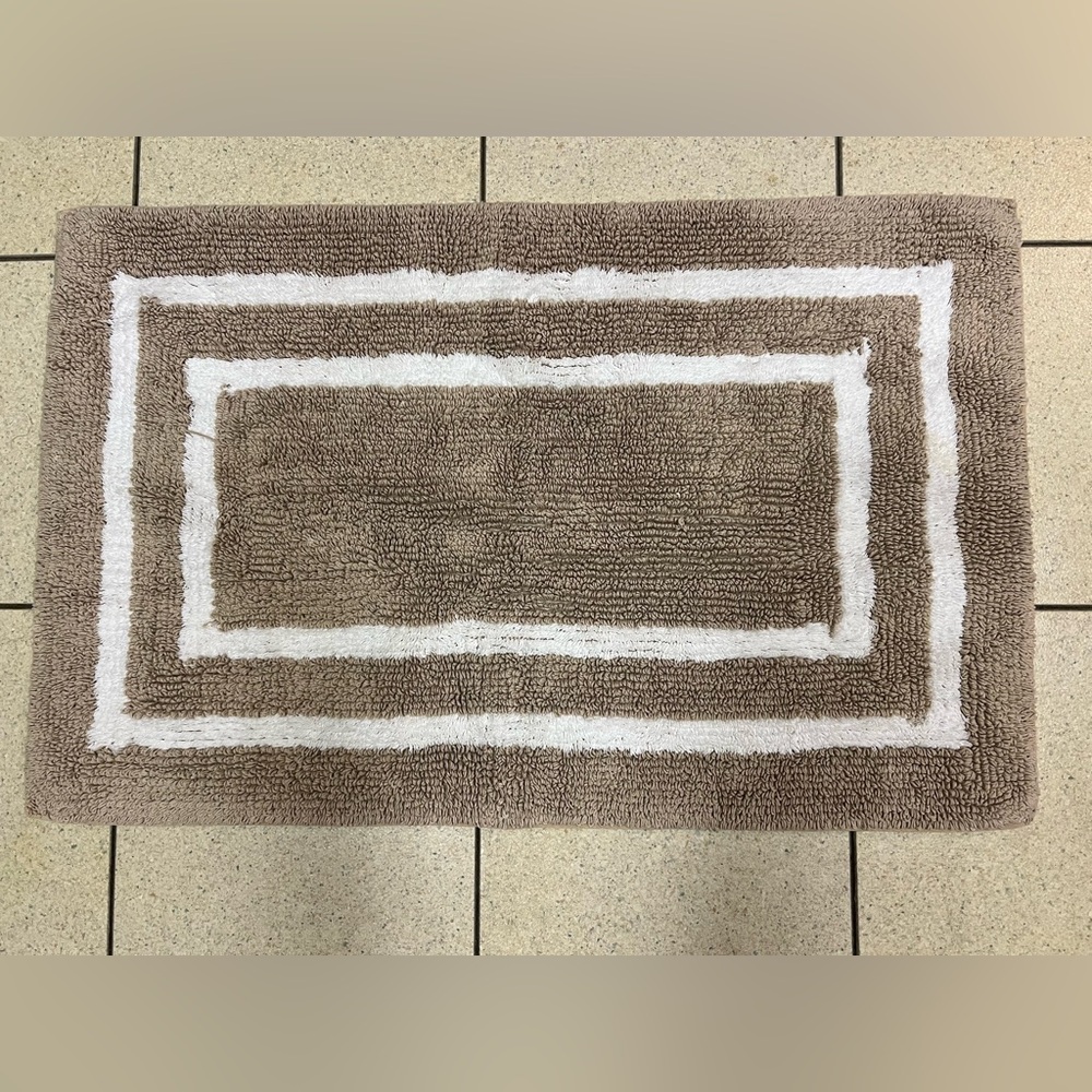 Bath mats, set of 2, tan and whi
